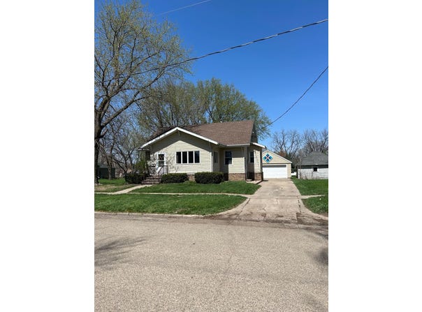 726 SE 1st St, Hartley, IA 51346