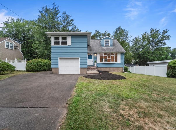 176 Quaspeck Boulevard, Valley Cottage, NY 10989