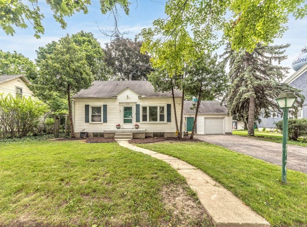 114 E Henry Street, Saline, MI 48176