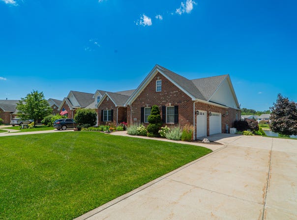 917 Aaron Court, Crown Point, IN 46307