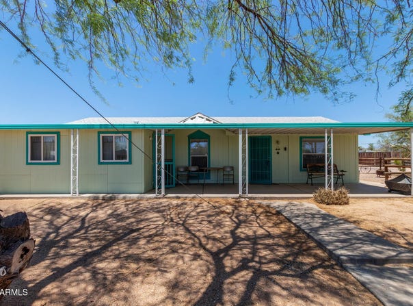 1822 W SMOKETREE Street, Apache Junction, AZ 85120