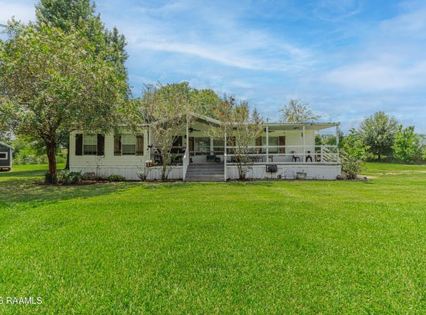 540 Saint Clair Road, Breaux Bridge, LA 70517