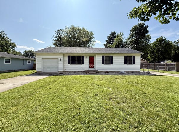 8021 Mclain Avenue, Lambertville, MI 48144