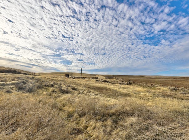 62722 HART Rd, Moro, OR 97039
