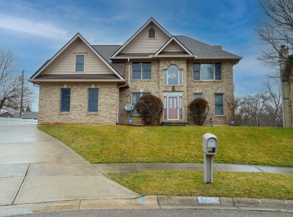 2442 Greystone Lane, Springfield, OH 45503