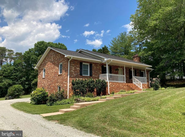 2412 FAIRGROUND Road, MAIDENS, VA 23102