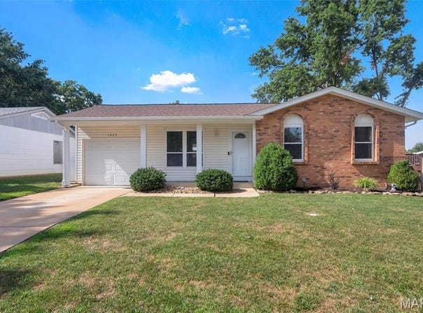 1223 Kings Trail Lane, Fenton, MO 63026