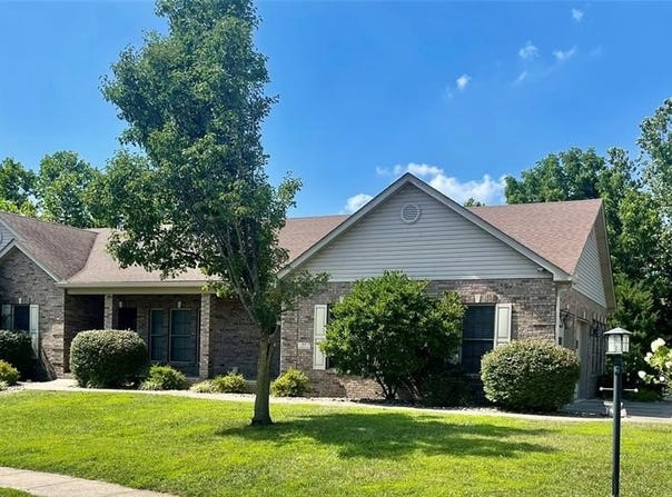 77 Woodcrest Drive, Bethalto, IL 62010