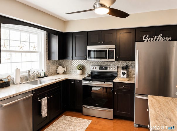 18 Founders Village, Clinton, CT 06413