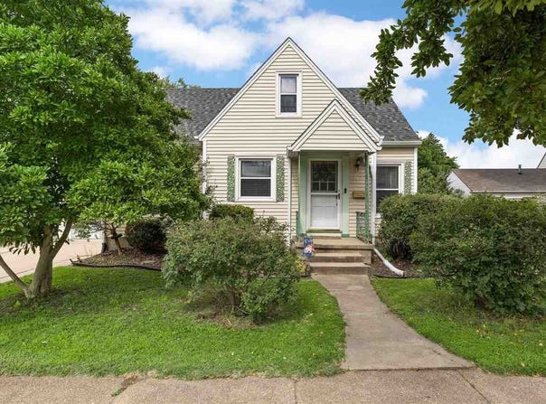 3218 C Ave NE, CedarRapids, IA 52402