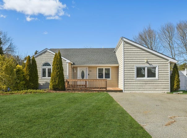 161 Tarpon Avenue, Medford, NY 11763