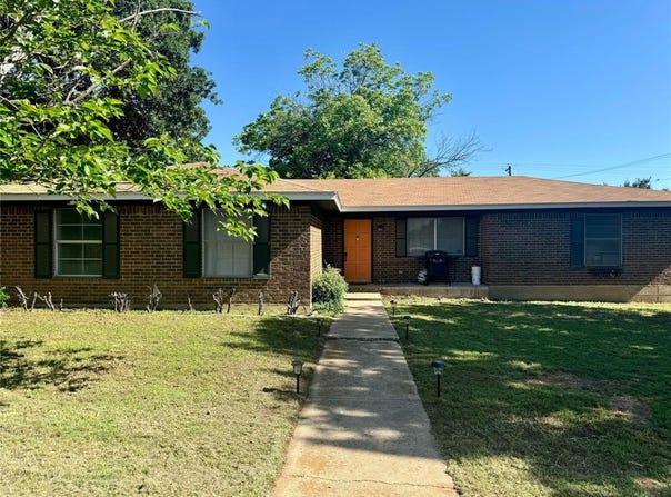 1400 Royal Lane, Cisco, TX 76437