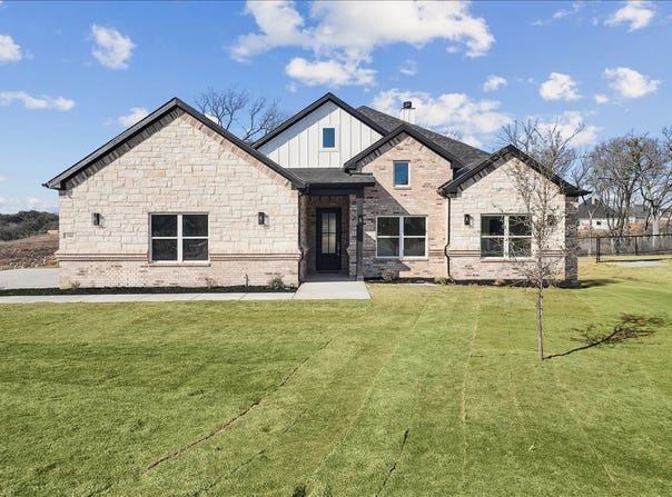 340 Slimp Bluff, Azle, TX 76020