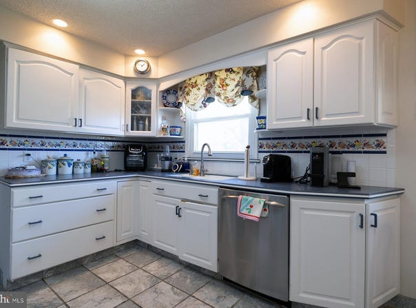 1872 GALLI DRIVE, VINELAND, NJ 08361