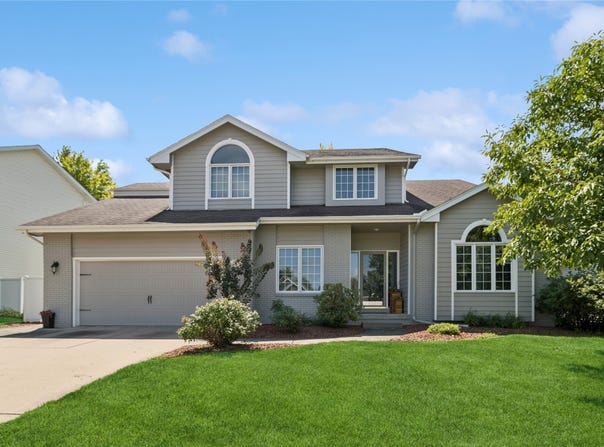 5438 Ponderosa Drive, West Des Moines, IA 50266