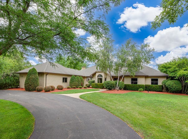 29w354 Beech Court, West Chicago, IL 60185