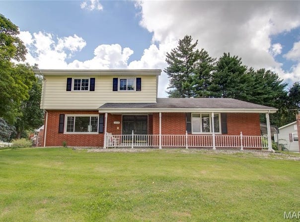 1513 Colonial Drive, Godfrey, IL 62035