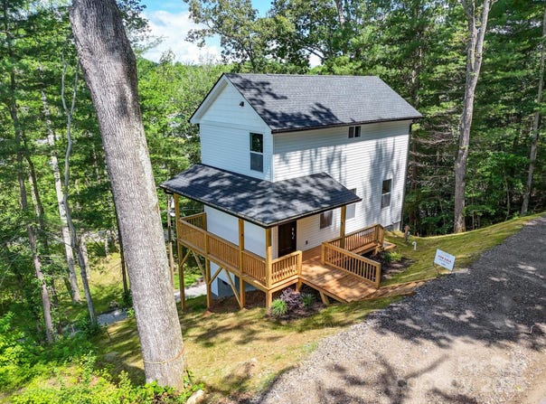 62 Toms Park Circle, Hendersonville, NC 28792