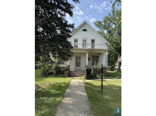 203 E 2nd St, Marion, SD 57043