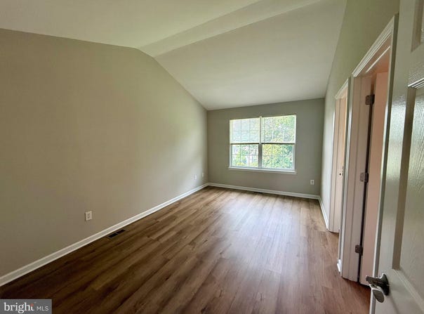 204 JONES STREET, BURLINGTON, NJ 08016