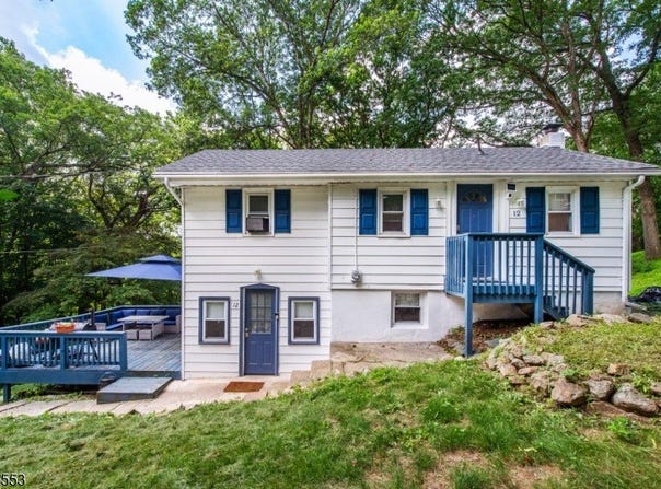 12 Milton Ave, Hopatcong Boro, NJ 07874-2315