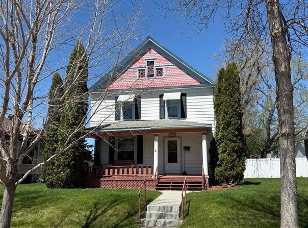 809 5th St. NE, Devils Lake, ND 58301