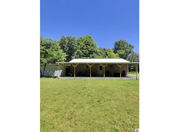 527 JB Copeland RD, Benton, KY 42025