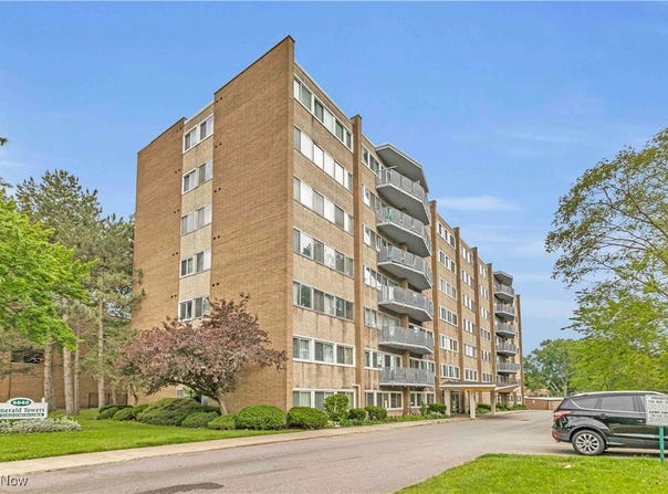 6640 Pearl Road unit: 104, Parma Heights, OH 44130