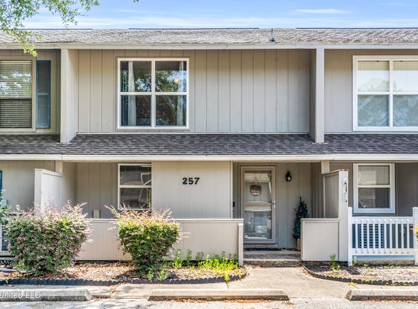 257 Highpoint Drive, Diamondhead, MS 39525