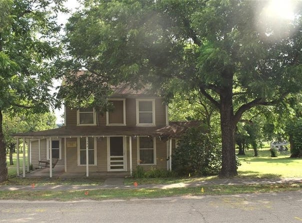 302 N Erath Street, Meridian, TX 76665