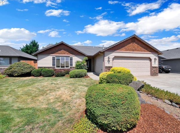 32 SANDALWOOD LOOP, Creswell, OR 97426