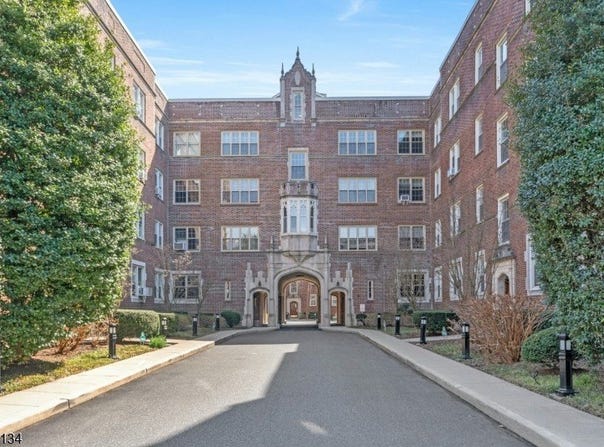133 Summit Avenue, Summit City, NJ 07901-2817