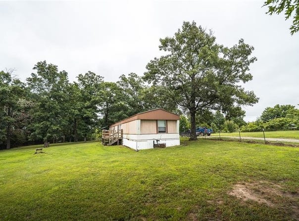 24184 Upton Drive, Richland, MO 65556