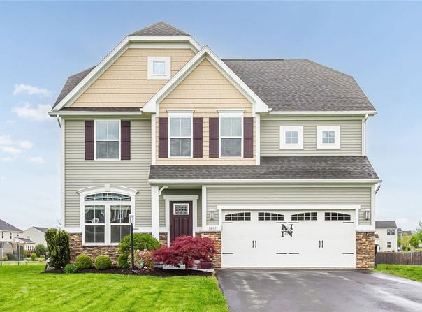 1601 Clovertrail Drive, Farmington, NY 14425