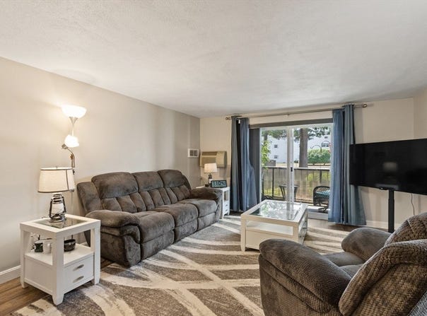46 Greentree Ln, Weymouth, MA 02190