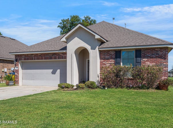 211 Saddle Crest Drive, Lafayette, LA 70507