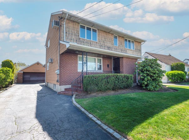 775 N Ascan Street, Elmont, NY 11003