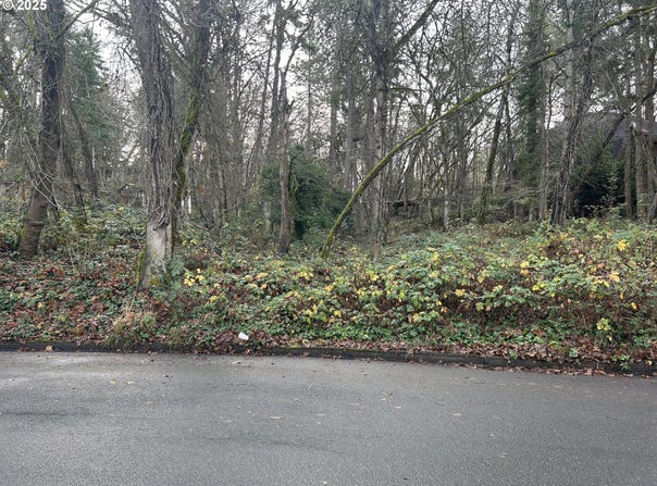 E 39th Ave, Eugene, OR 97405