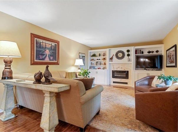 35 Nathan Lane N, Plymouth, MN 55441