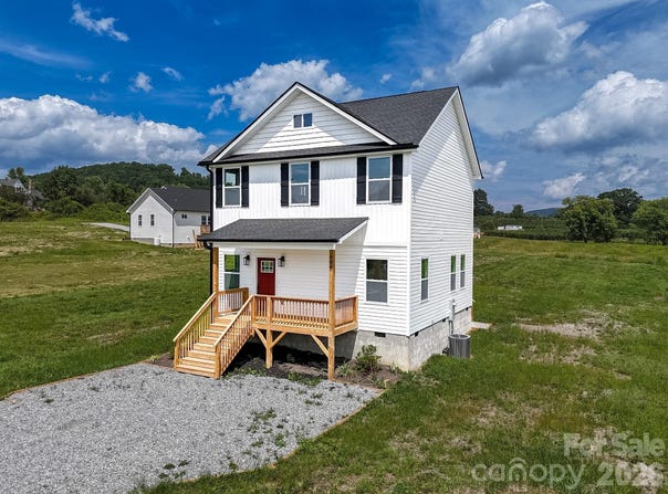 696 Beehive Road, Hendersonville, NC 28792