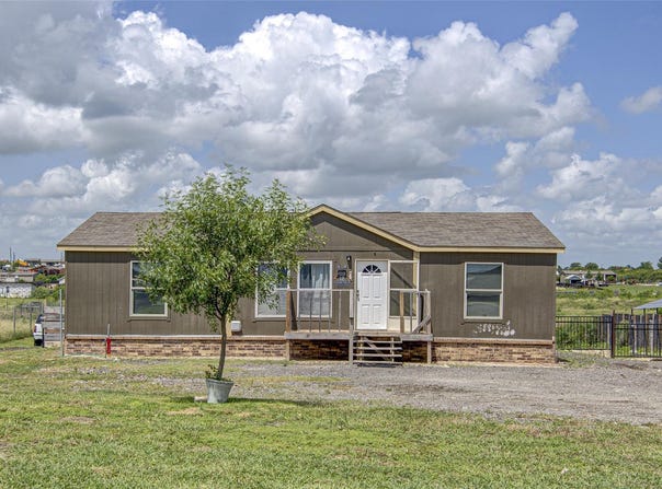 445 Rancho Linda Dr., Lockhart, TX 78644