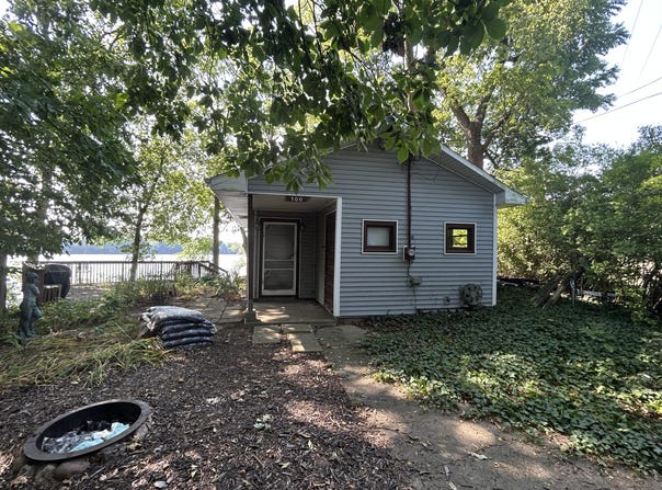 100 Tuttle Park Drive, Sherwood, MI 49089