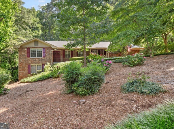 325 Knoll Woods, Roswell, GA 30075