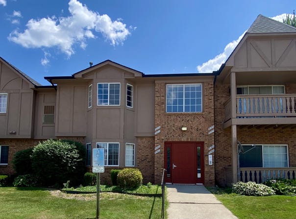 30566 Oakridge Manor Drive, Roseville, MI 48066