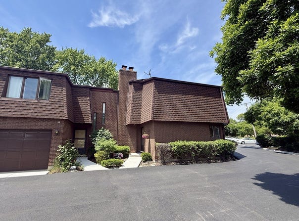 414 S Dee Road, Park Ridge, IL 60068