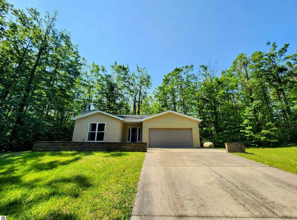8456 Torreyhill Court, Elmira, MI 49730
