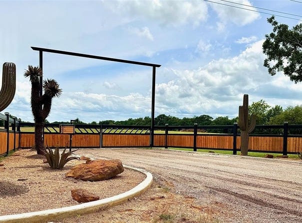 8740 E Fm 922, Valley View, TX 76272