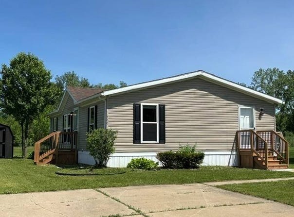 460 Edinborough, Temperance, MI 48182