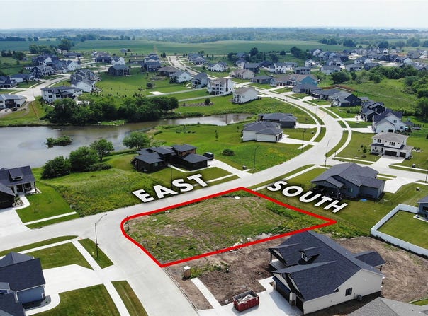 2203 Green Leaf Circle, Norwalk, IA 50211