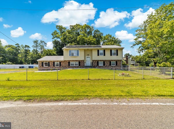 410 LEWISTOWN ROAD, COLUMBUS, NJ 08022